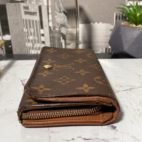 Authentic Louis Vuitton Monogram Bifold Zippy Wallet with unbranded gold chain - Picture 9 of 11